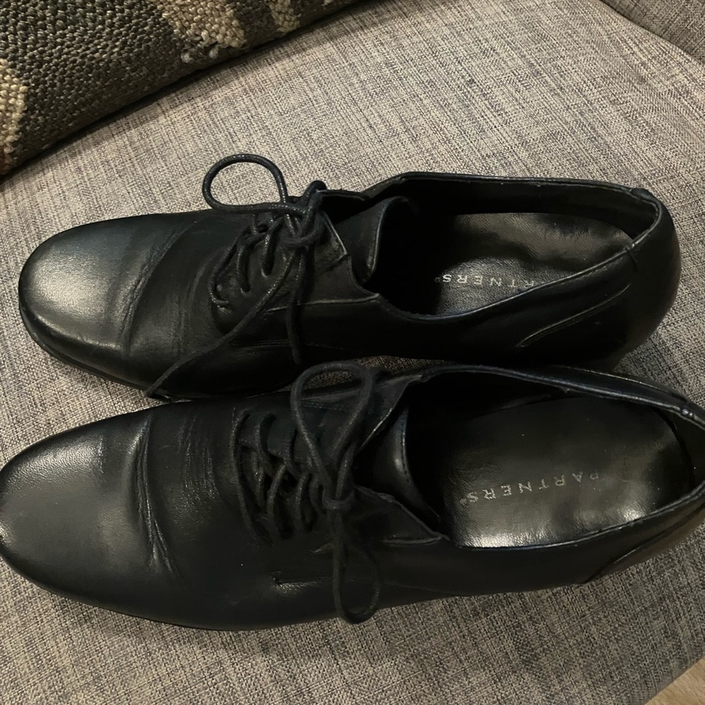 PARTNER BLACK TIED LEATHER OXFORD WITH 1 1/2” Heel